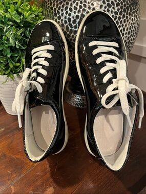 Ecco Black Patent Lace-Up Sneakers with Cream Laces